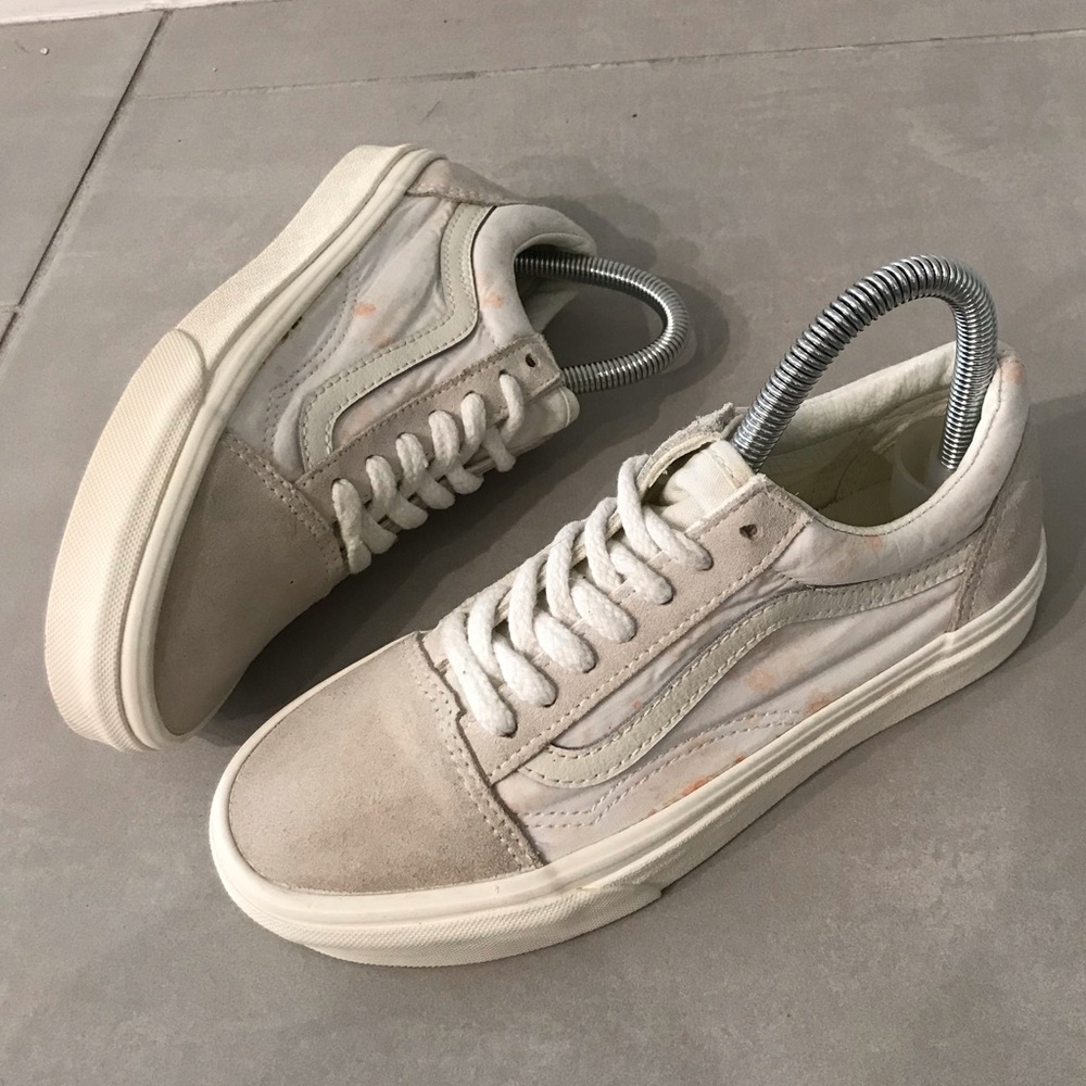 VANS Old Skool Suede sneakers in White and Cream Women/ Big GirlSneakers…